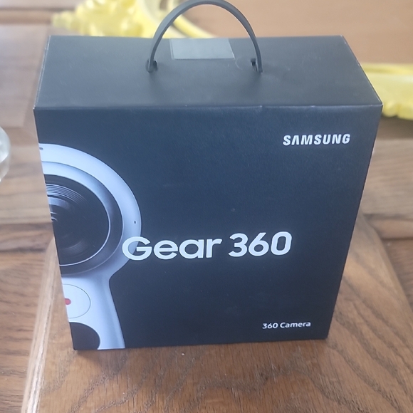 Samsung Gear 360 Camera - Picture 1 of 3